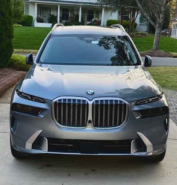 Silver BMW X7 grille and exterior with mirror finish
